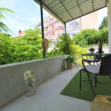 Vinea-parking Included