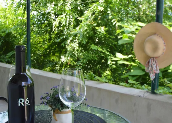 Vinea-parking Included