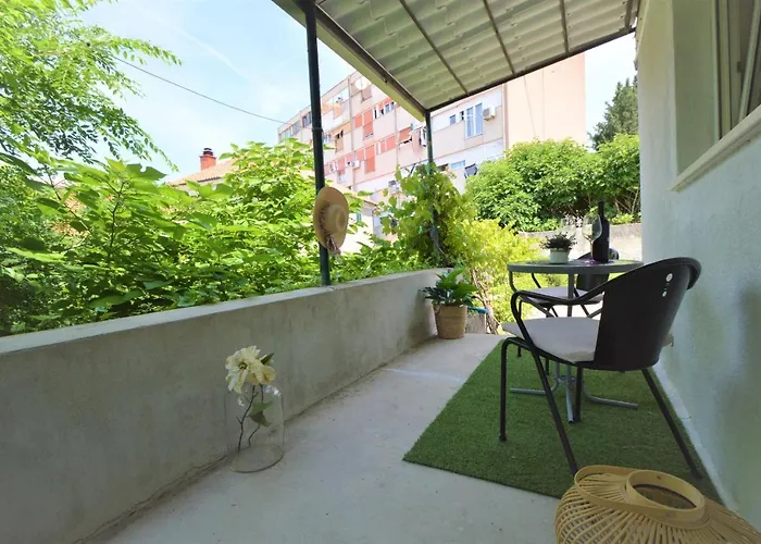 Vinea-parking Included